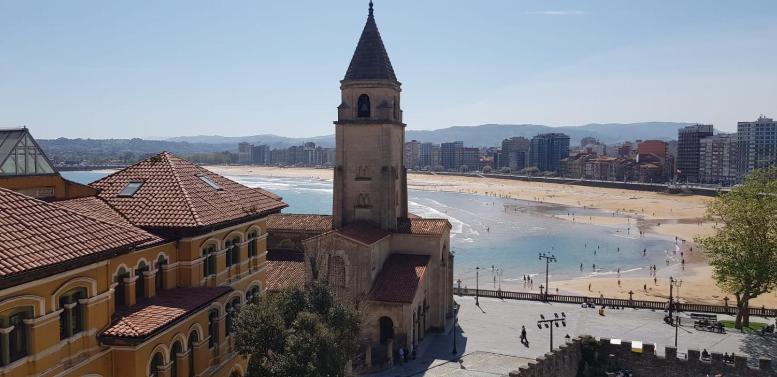 Atico En Cimadevilla Mirando Al Mar Gijon Bagian luar foto